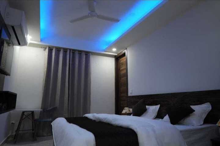 Room 2 of 16