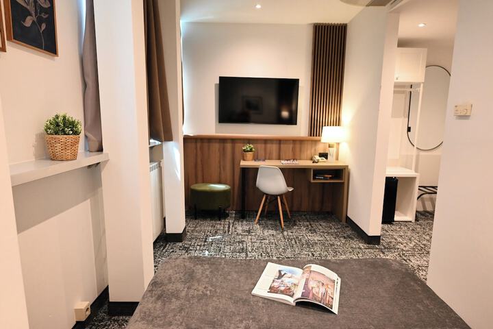 Room 28 of 45