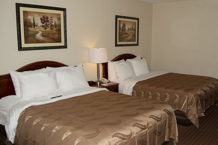 2 Queen Beds Accessible (6 of 10)
