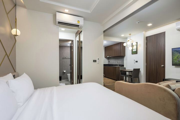 Room 18 of 151