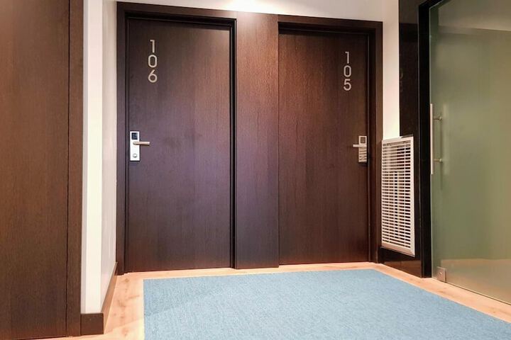 Room 11 of 27