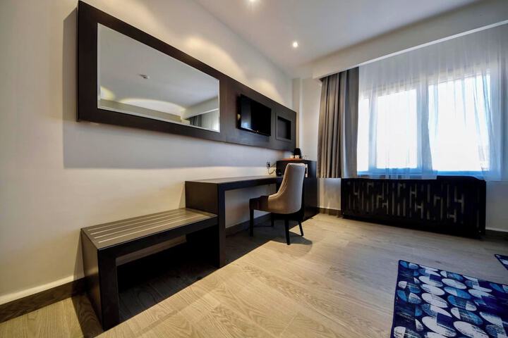 Room 5 of 28