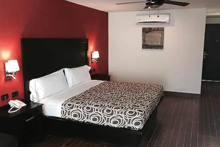 Room 8 of 38