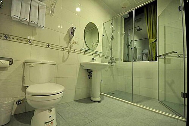 Room 13 of 23