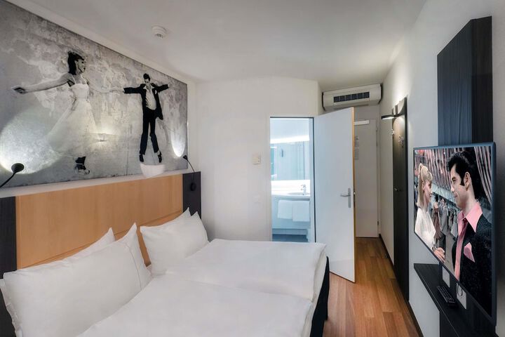 Room 54 of 106