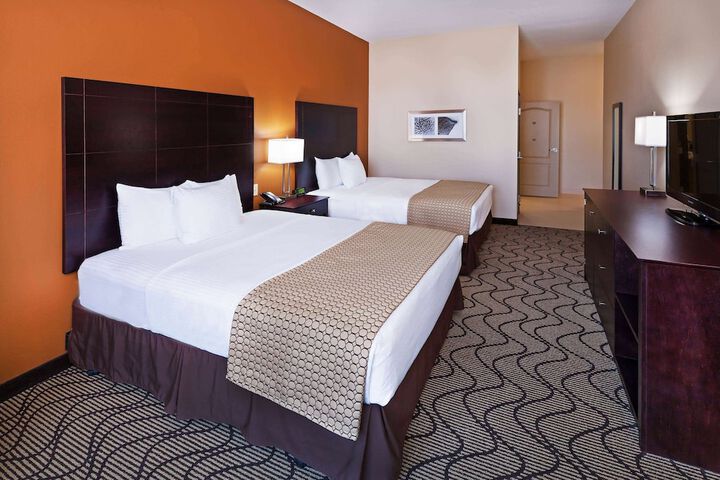 2 Queen Beds (7 of 7)