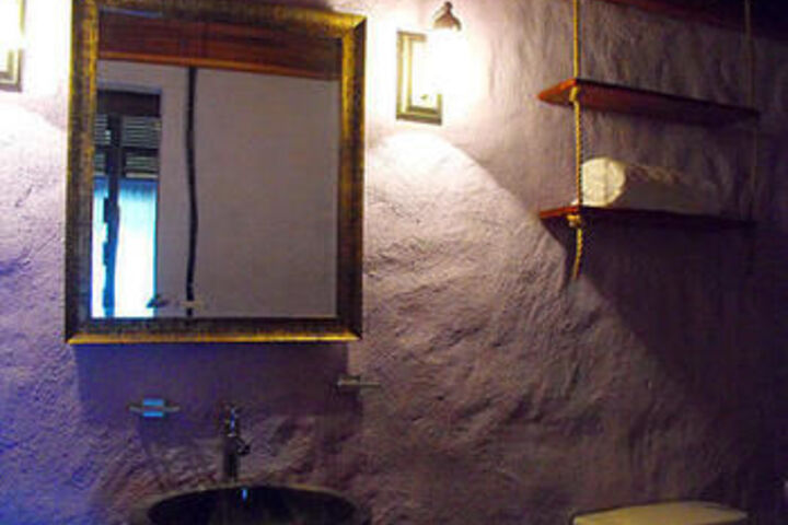 Room 3 of 32
