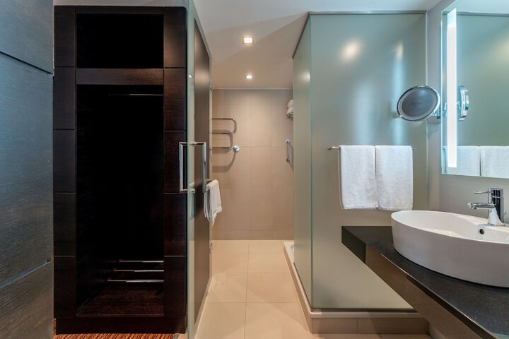 Room 45 of 102