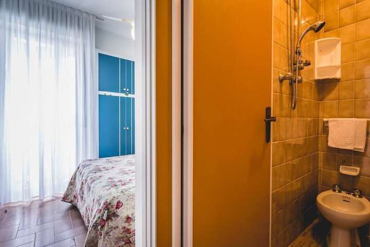 Room 52 of 114
