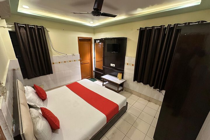 Room 12 of 27