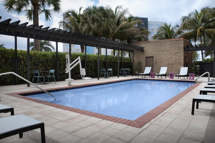 Hotel Pool