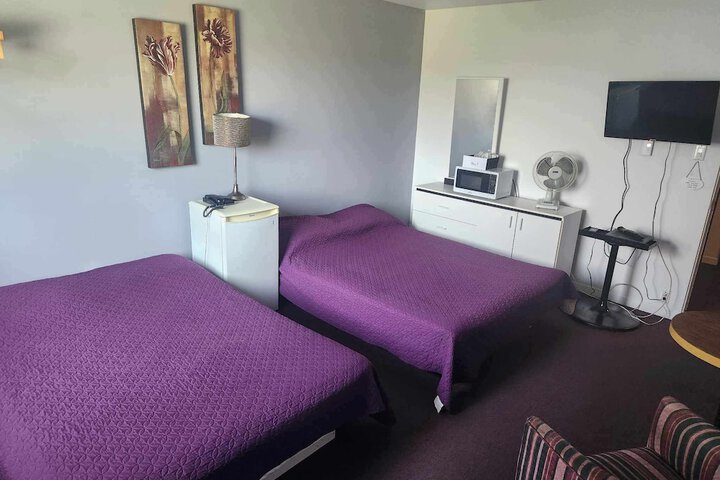 Room 10 of 33