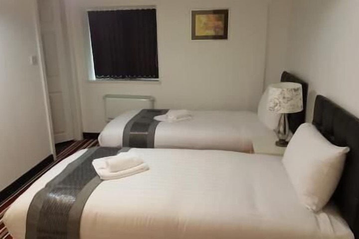 Room 8 of 30