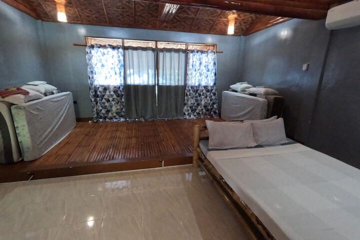Room 3 of 160