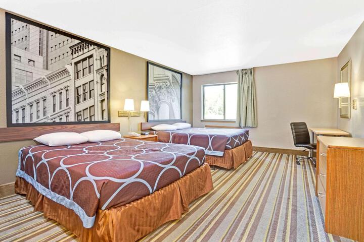 1 Queen Bed (5 of 20)