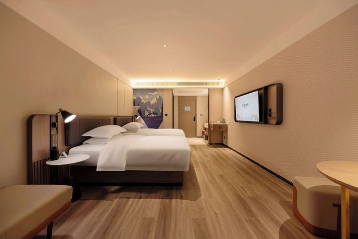 Room 26 of 127