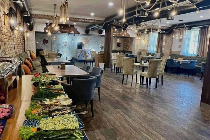 Dining 6 of 9