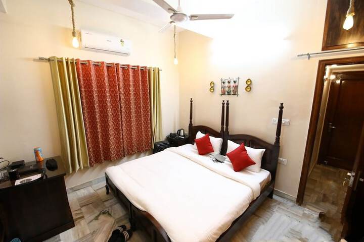 Room 8 of 22