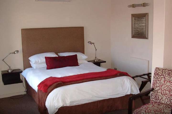 Room 8 of 18