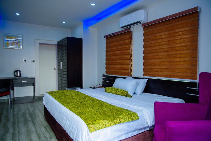 Room 9 of 23