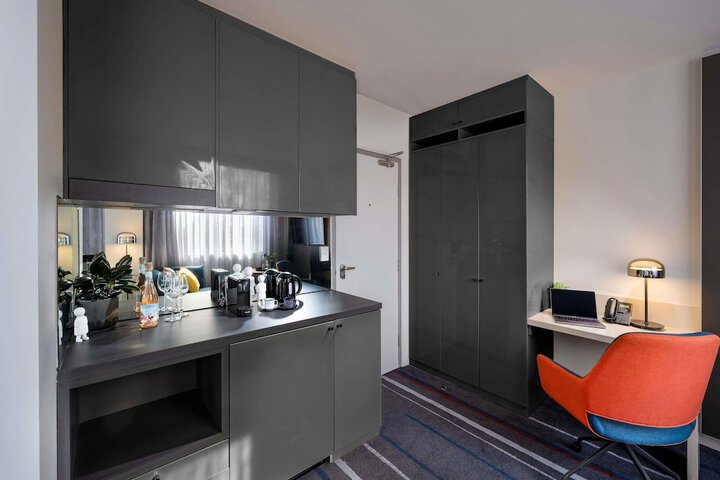 Room 83 of 158