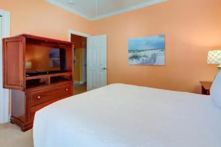 Room 5 of 8