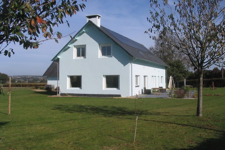 Exterior of Bencoles Blue House - chambres hotes