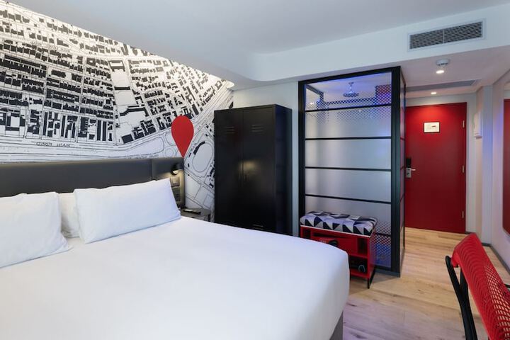 Room 71 of 165