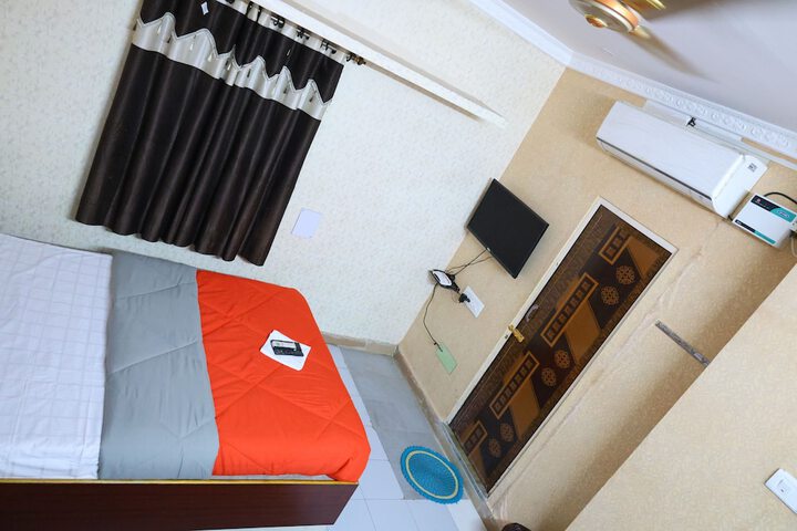 Room 28 of 66