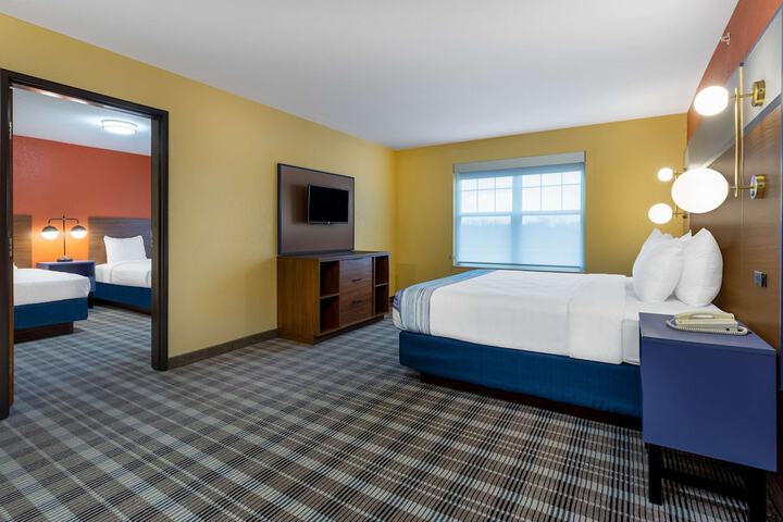 1 King Bed (1 of 17)