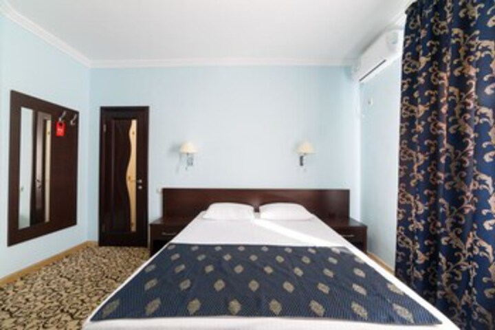 Room 12 of 48