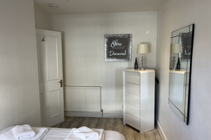 Room 11 of 37