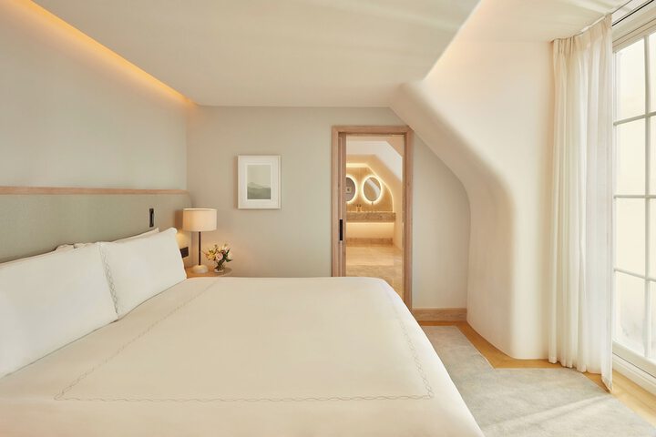 Room 34 of 126