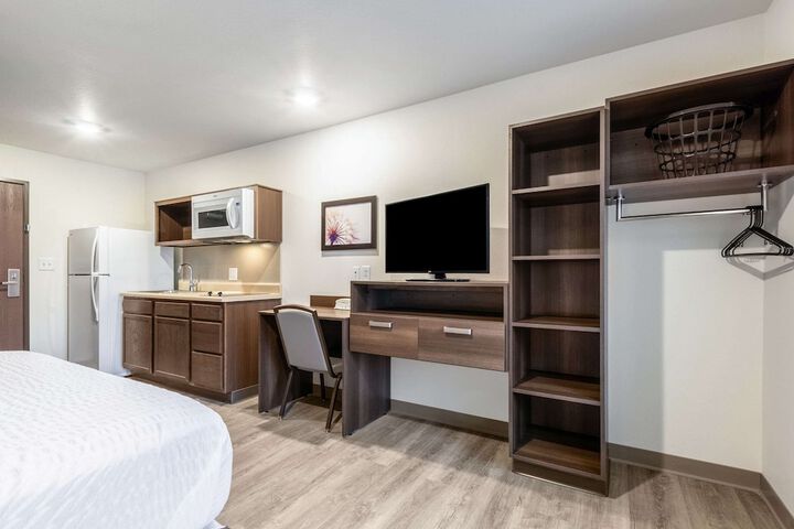 1 Queen Bed (18 of 22)