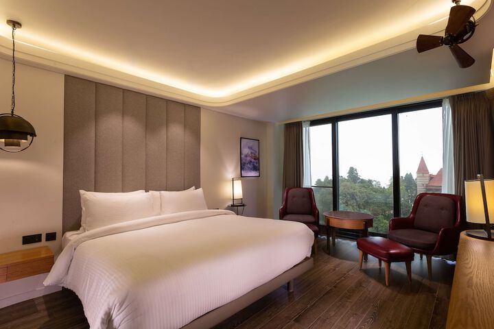 Room 8 of 75