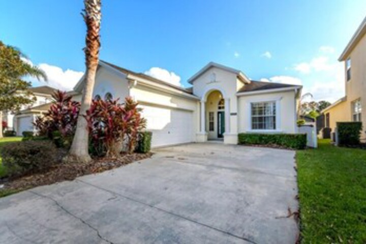 Exterior of Amazing House! Calabay Parc - 635CD