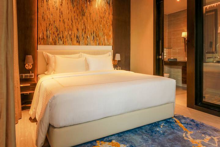 Room 6 of 28