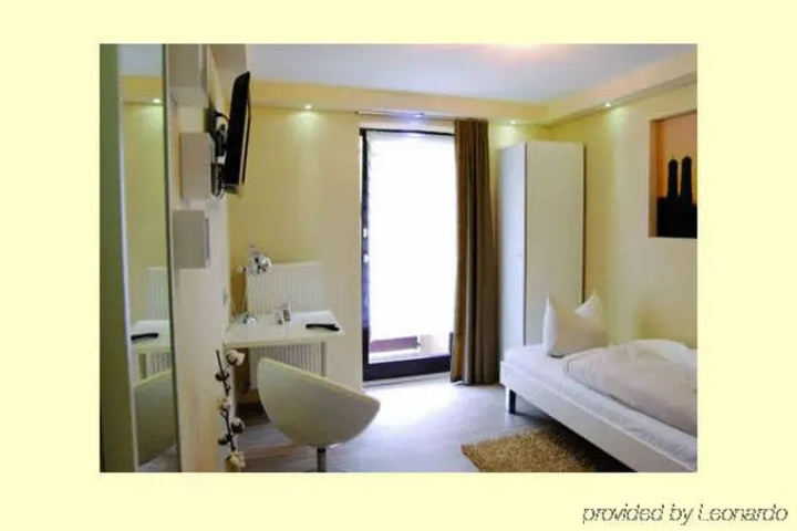 Room 3 of 8