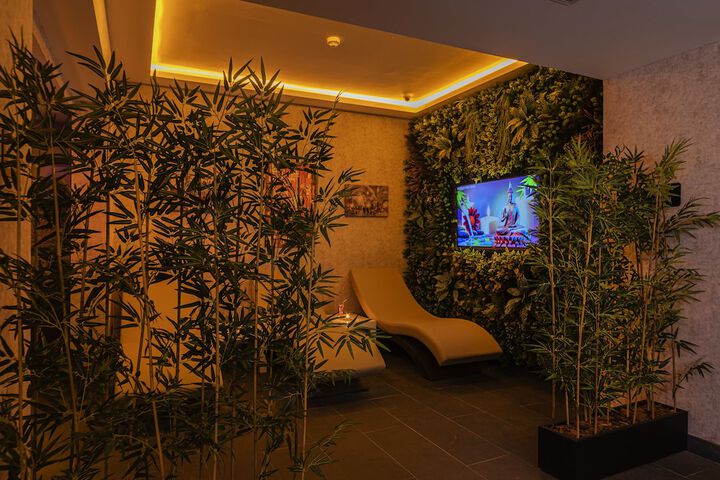 Lounge 114 of 128