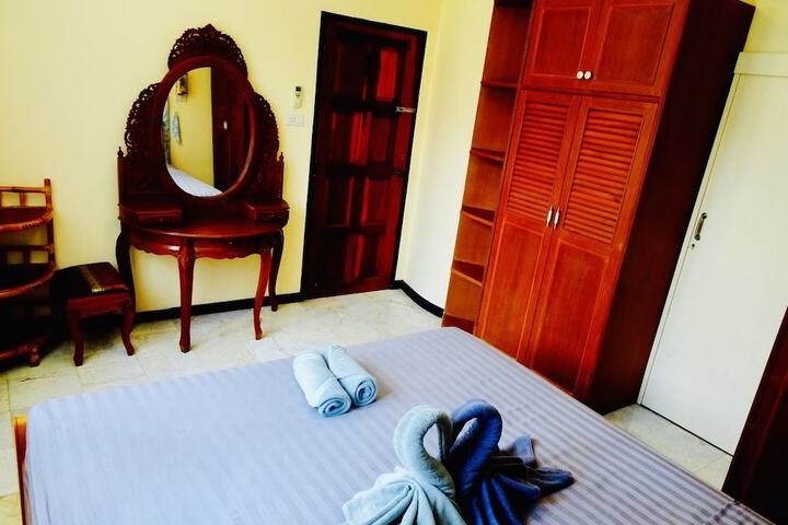 Room 2 of 296