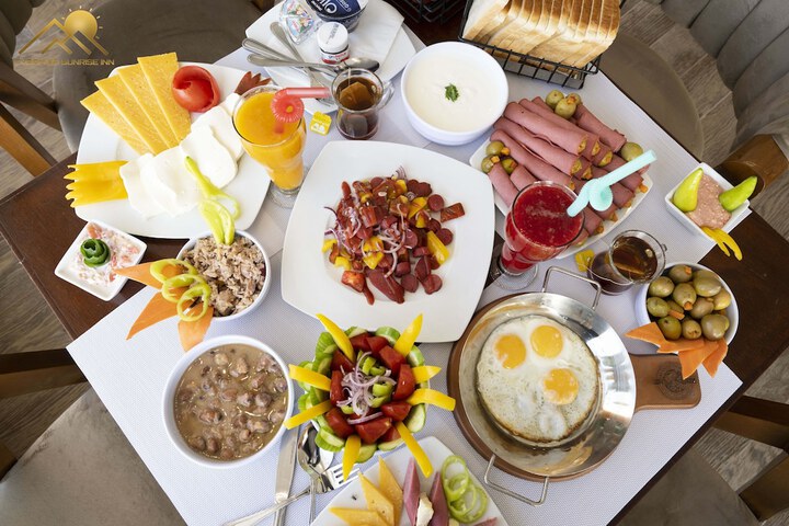 Breakfast/Coffee Service 132 of 183
