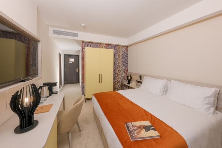 Room 3 of 42