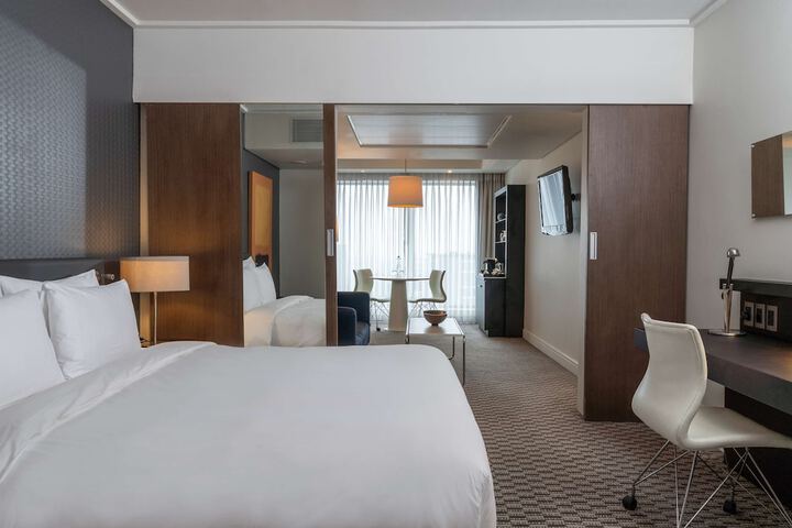 Room 34 of 148