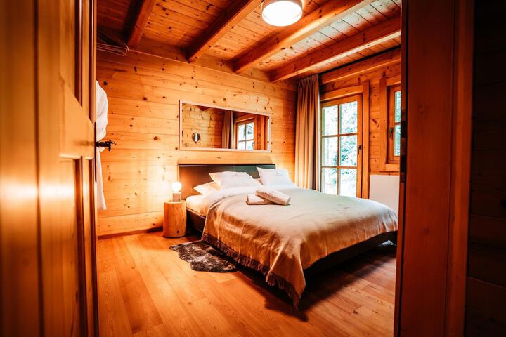 Room 6 of 33