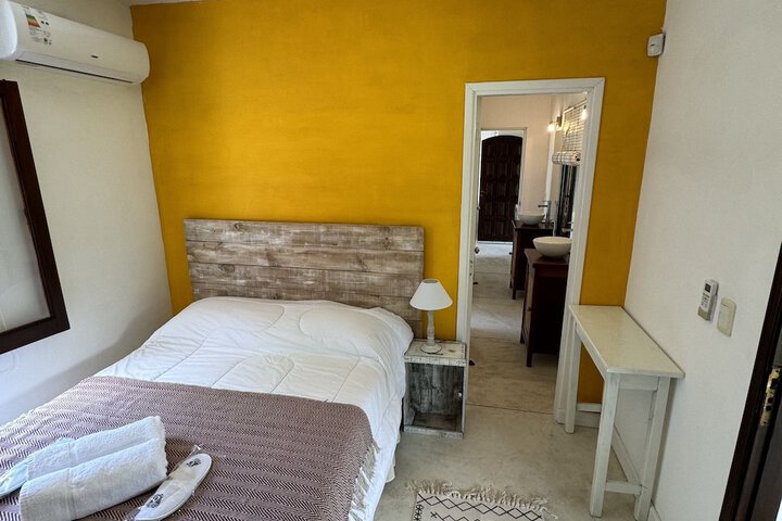 Room 21 of 102