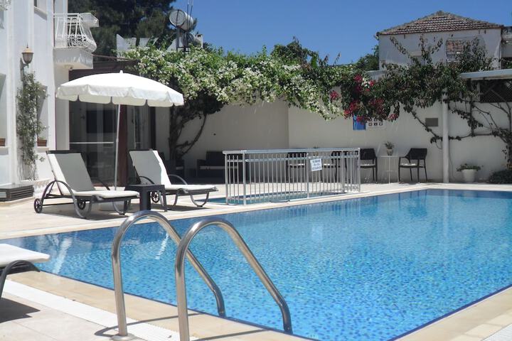 Hotel Pool