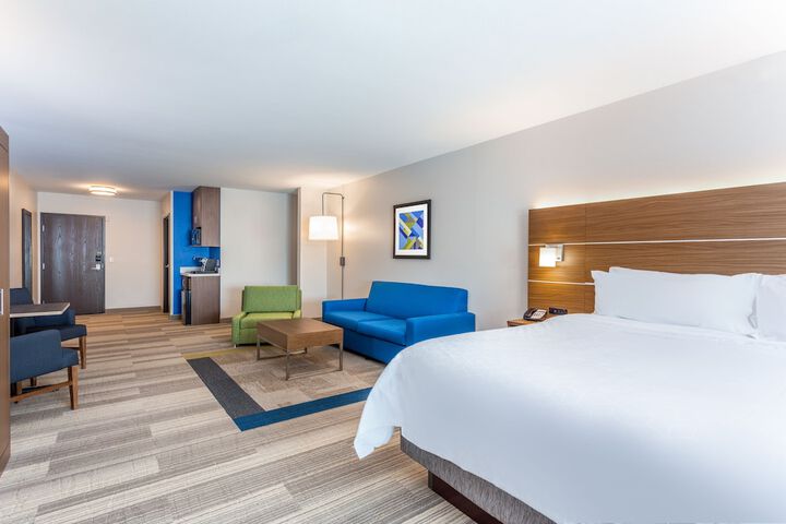 1 King Bed (6 of 15)