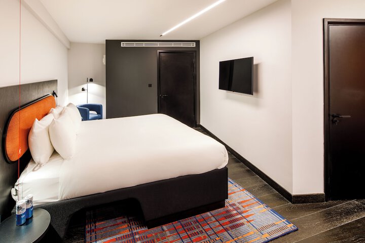 Room 12 of 117