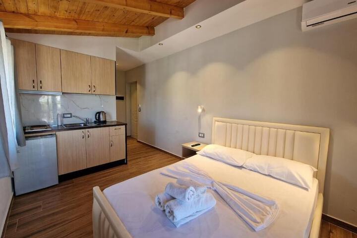 Room 25 of 53