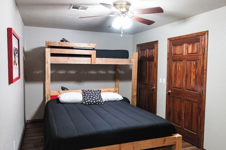 Room 163 of 917